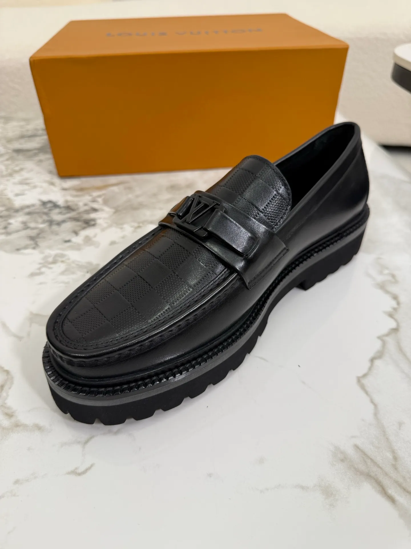 [L Family] Top P: 800💰 ▪️Size: 39-44 (38.45 custom-made) The top male god leather shoes Lv series are sold at the same time with original factory configuration, original cowhide fabric imported from Italy, soft and comfortable, imported water-dyed cow lining, soles: original ultra-light French foam outsole super comfortable, original factory with single goods 🔍🔍high quality, can be entered and exited at will, welcome to compare and synchronize.